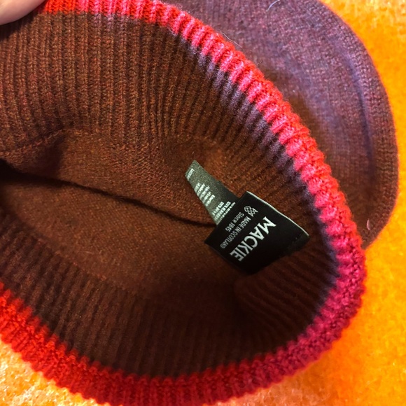 Mackie red and burgundy Maidens 100% lambswool tuque made in Scotland NWT - Picture 5 of 9